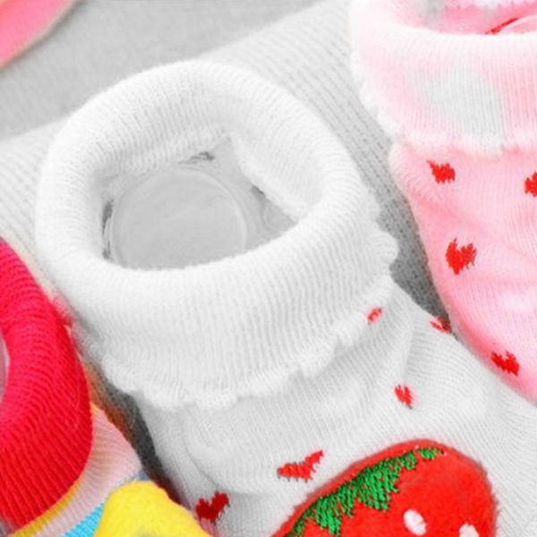 Adorable paire de chaussettes 3D pour bébé | Fraise