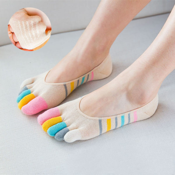 Pair of playful socks with toes | Beige