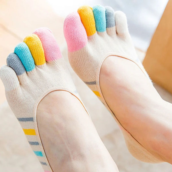 Pair of playful socks with toes | Beige