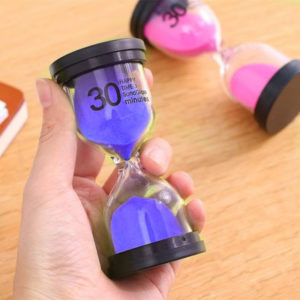 Adorable colored glass hourglass 30 min | Purple